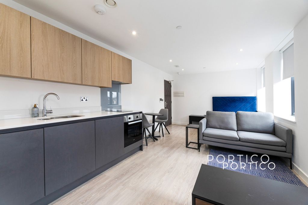 Property photo 3 of 11 Pbox-Img.Jpg