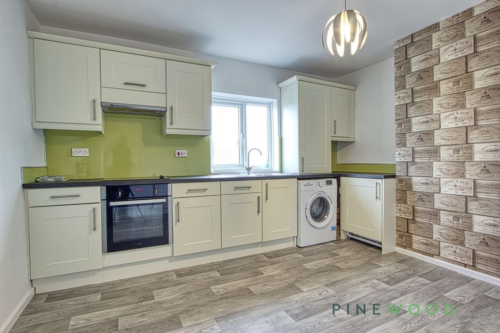 Property photo 2 of 10 Kitchen