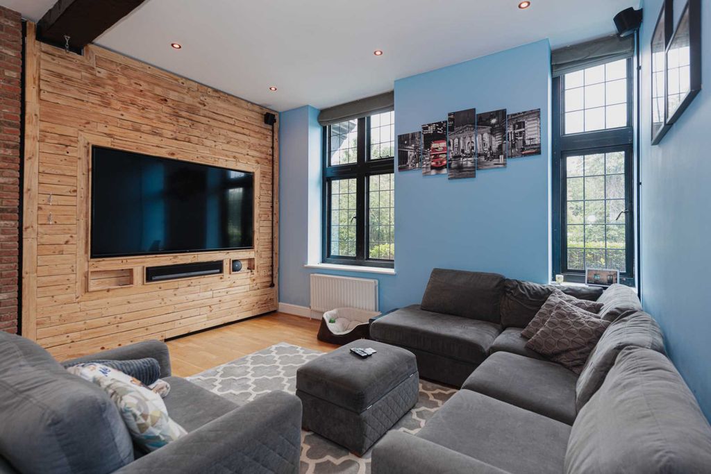 Property photo 3 of 18