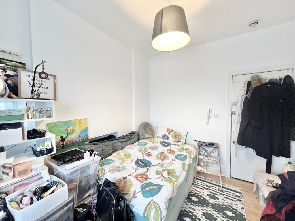 Property photo 3 of 8 Gallery
