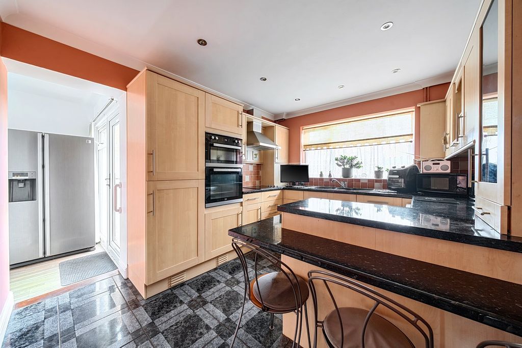 Property photo 3 of 17