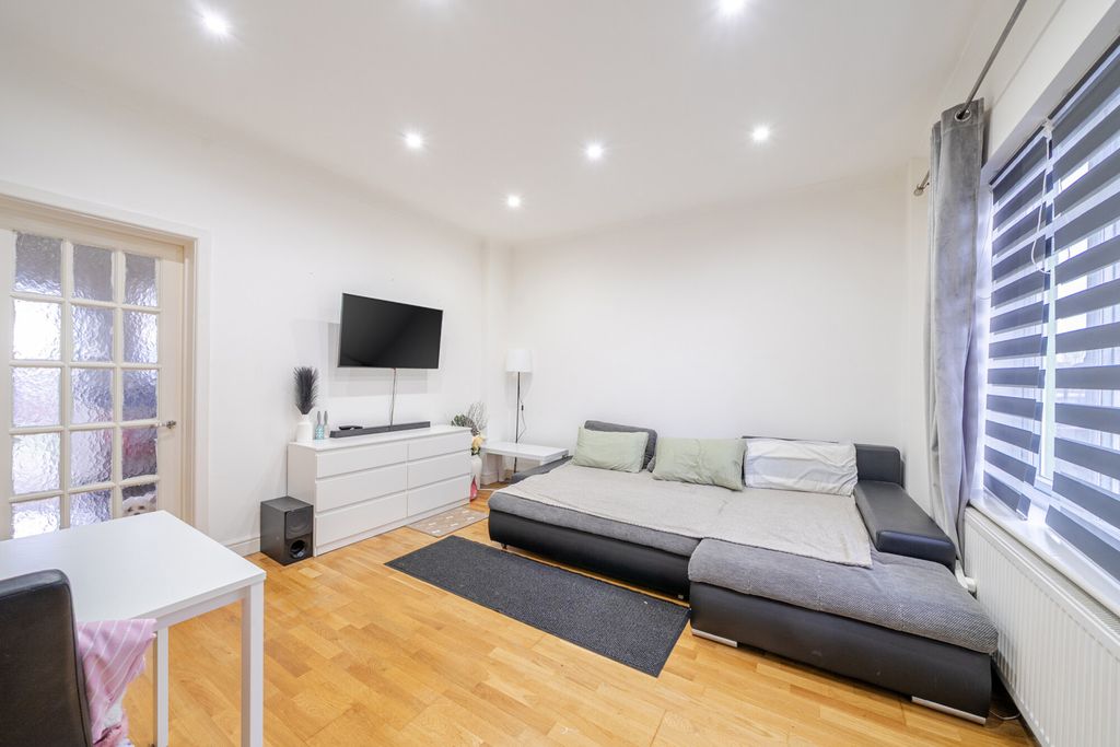 Property photo 3 of 20 1408941-2-6989B06...