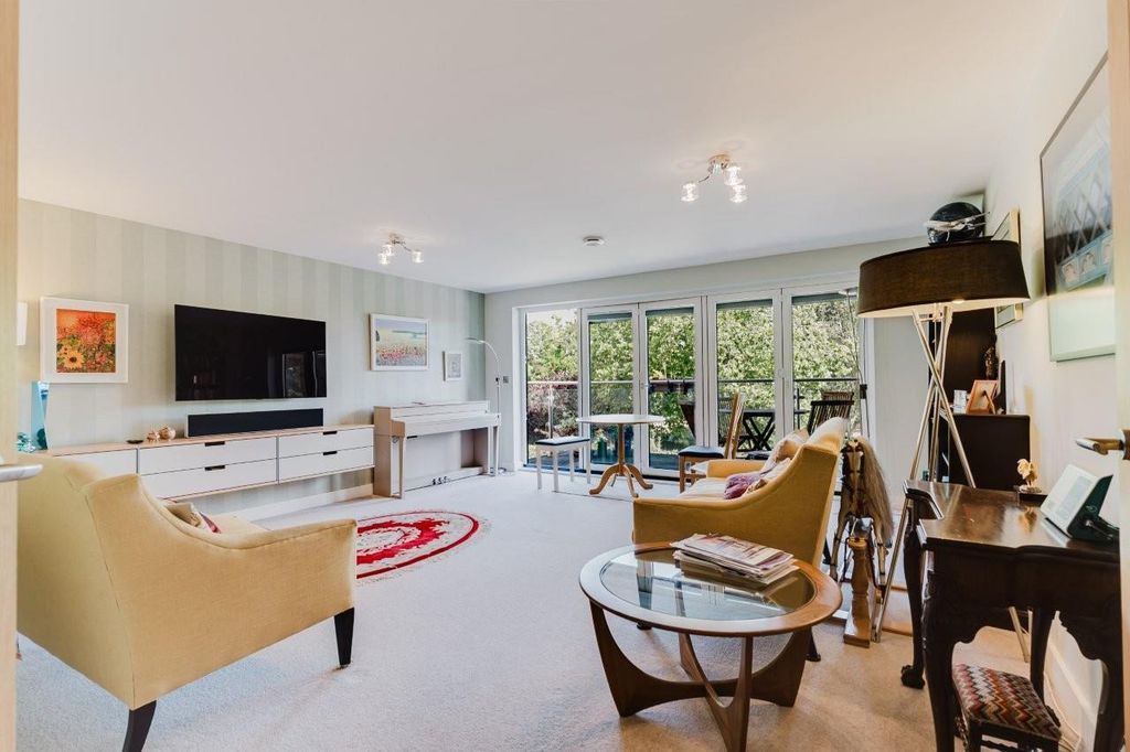 Property photo 3 of 17 5 Blenheim House Photos-25.Jpg