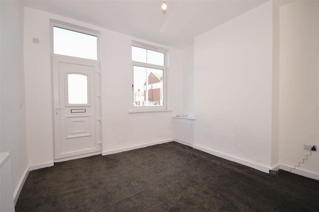 Property photo 2 of 7 Lounge