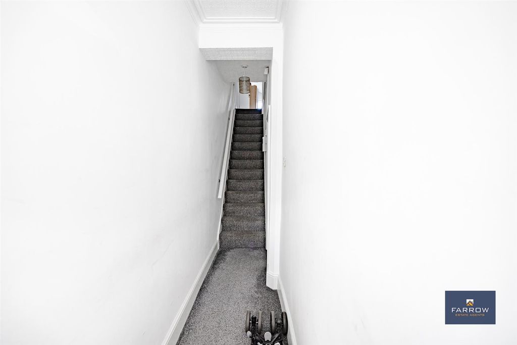 Property photo 2 of 20 Entrance Hallway