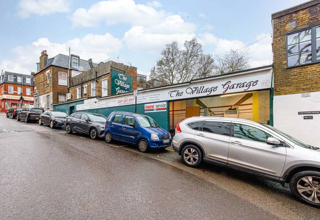 Property photo 2 of 12 Cressida Road 44C-002