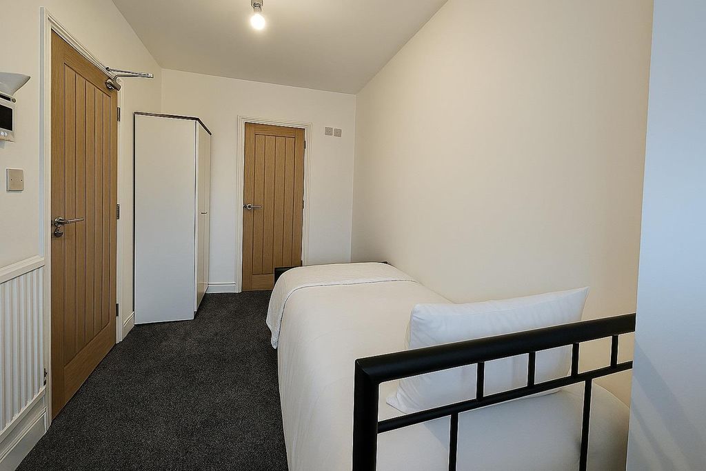 Property photo 2 of 7 Dressed Bed 01.Jpg