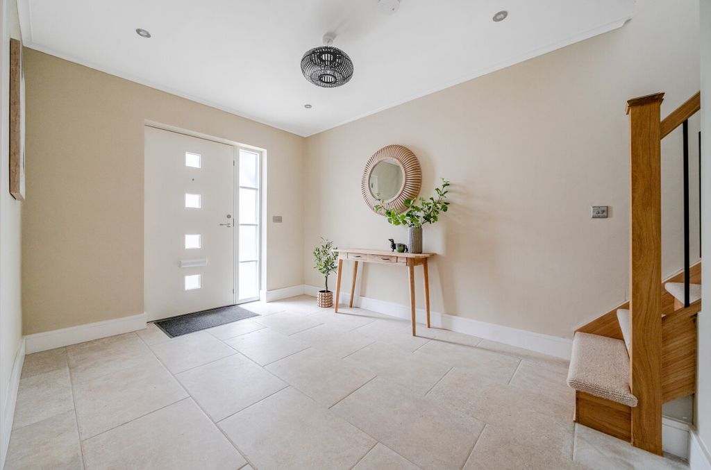 Property photo 3 of 16 1328510-38-687F83...