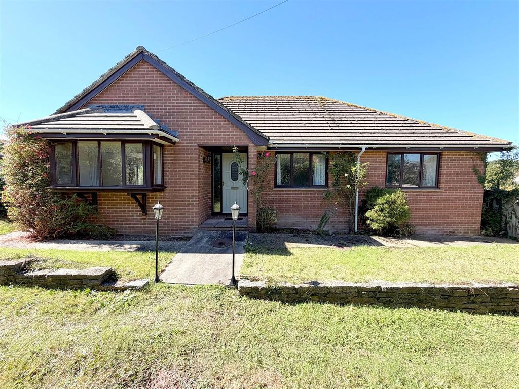 Property photo 1 of 20 4368 Front With Curtains Open.Jpg