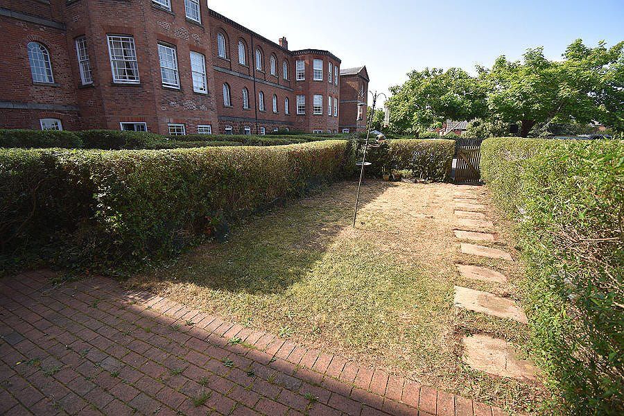 Property photo 2 of 21