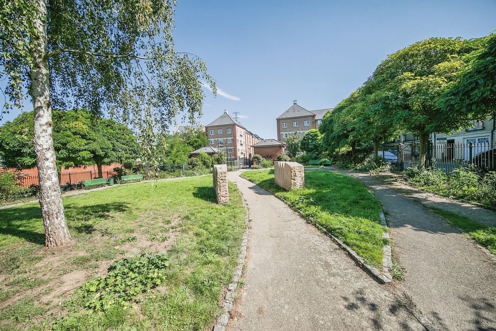 Property photo 2 of 14