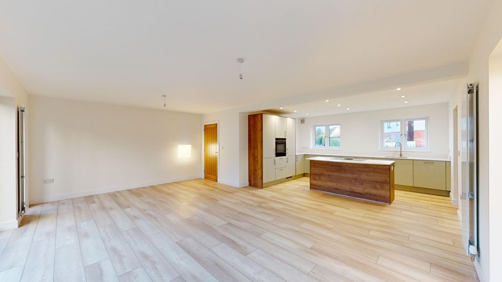 Property photo 3 of 33 3817613