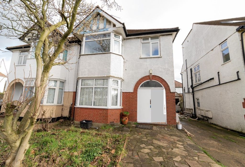 Property photo 1 of 28 Four-Bedroom Semi-Detached House In Hendon.