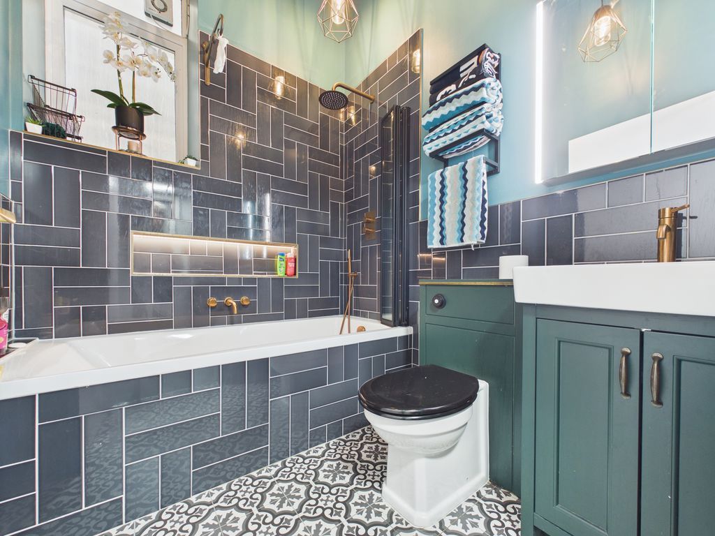 Property photo 3 of 12 Bathroom
