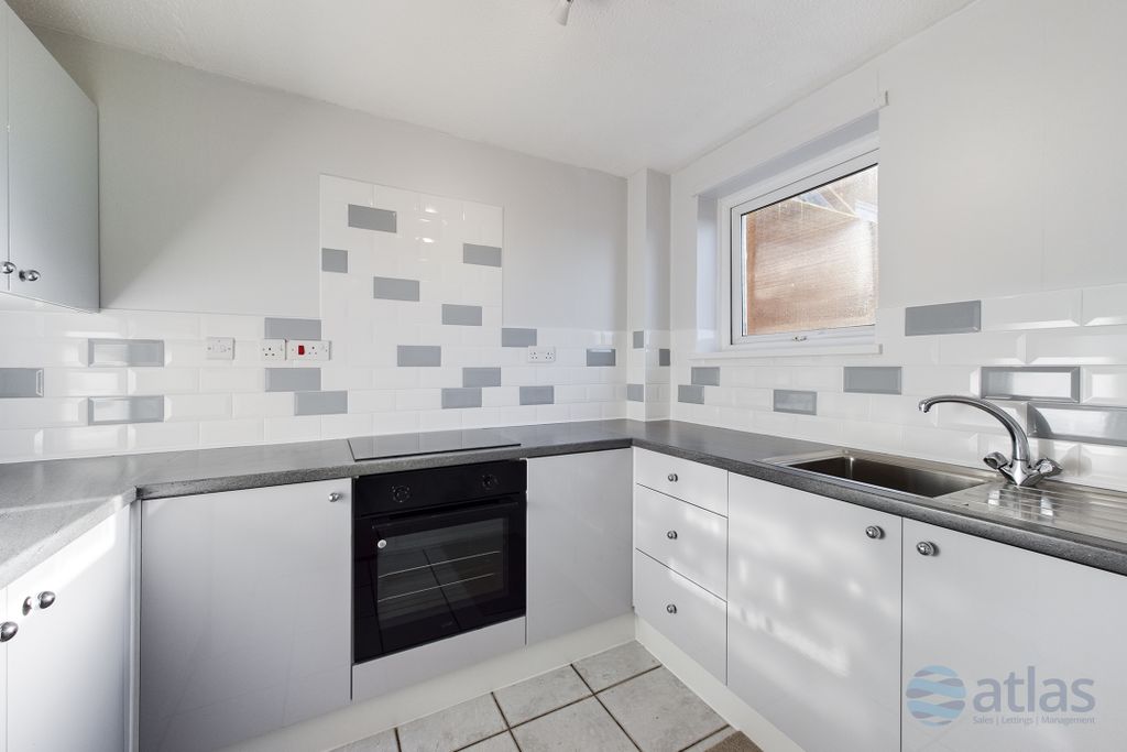 Property photo 2 of 8 Kitchen