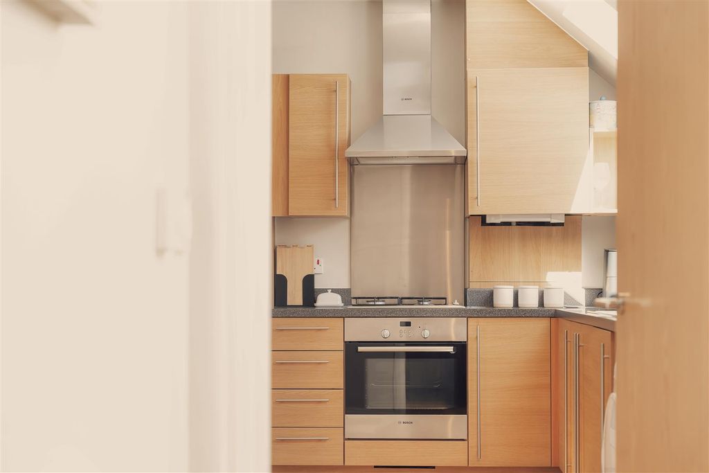 Property photo 3 of 10 Bramley Hill-06.Jpg