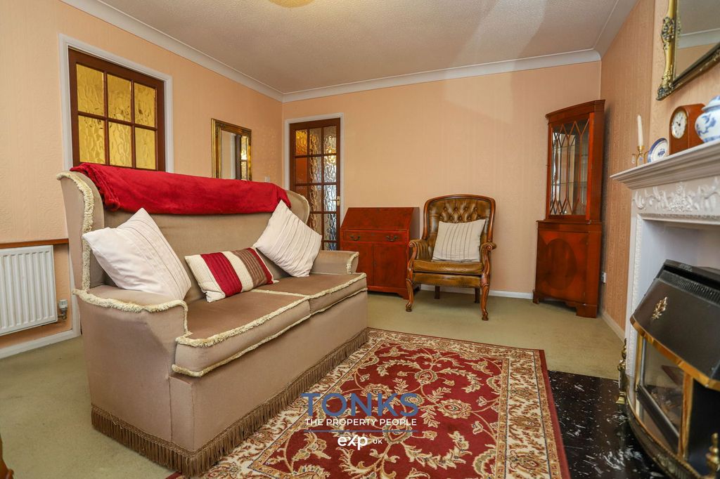Property photo 3 of 11