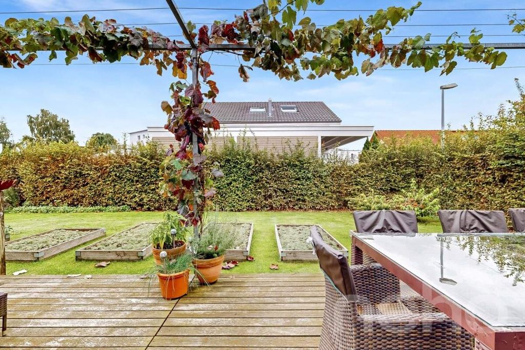 Property photo 2 of 12