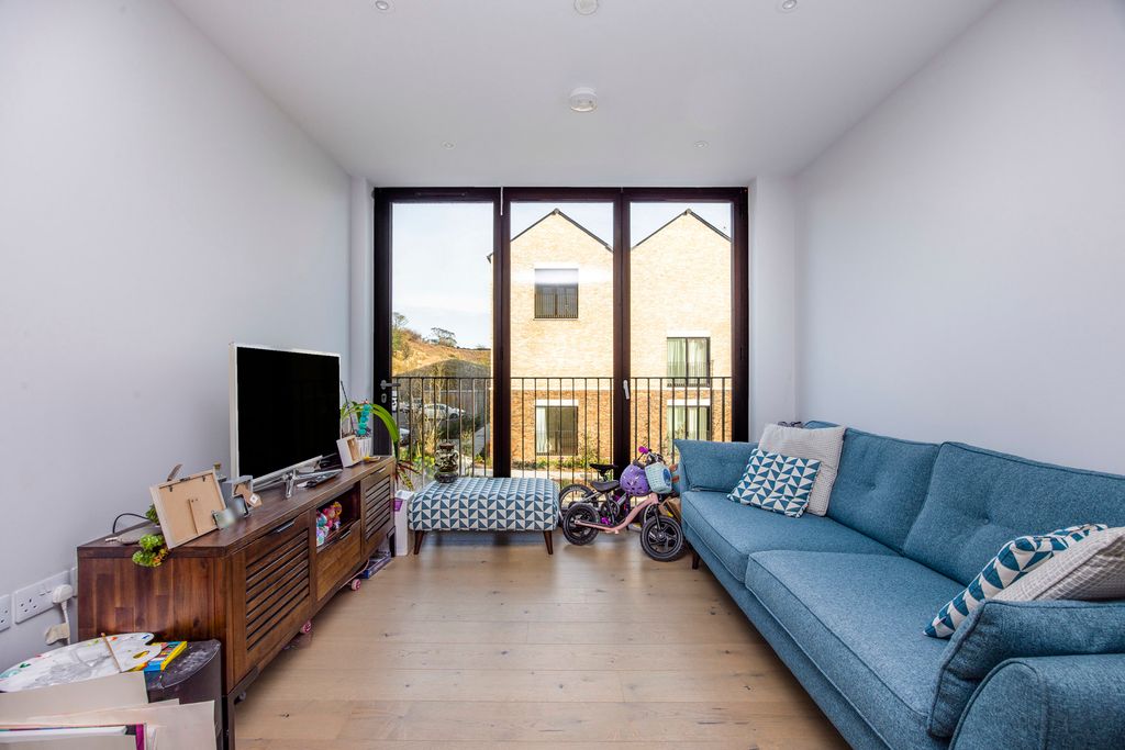 Property photo 3 of 20 Pbox-Img.Jpg