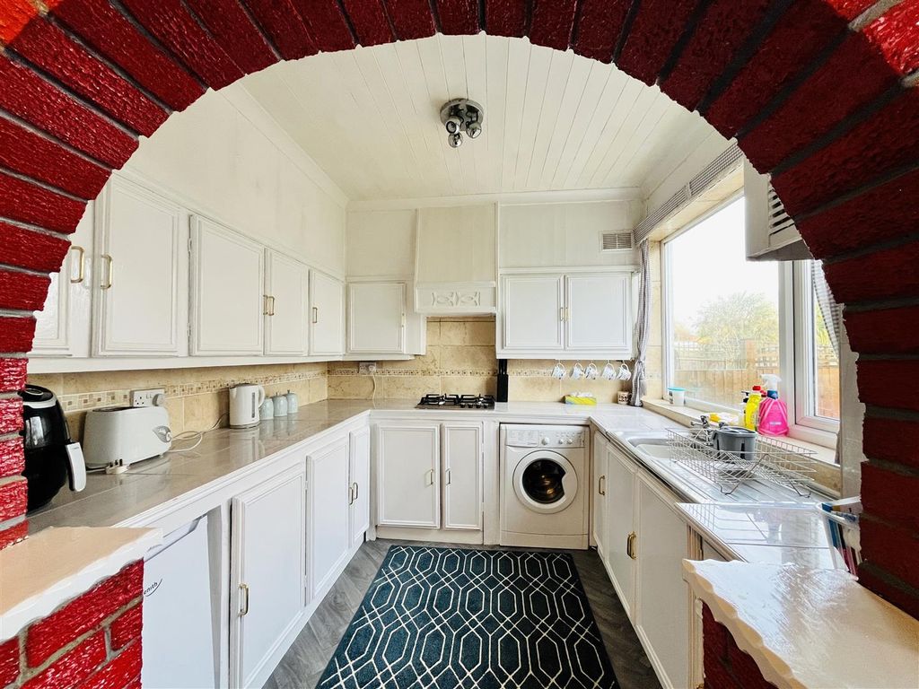 Property photo 2 of 20 Kitchen