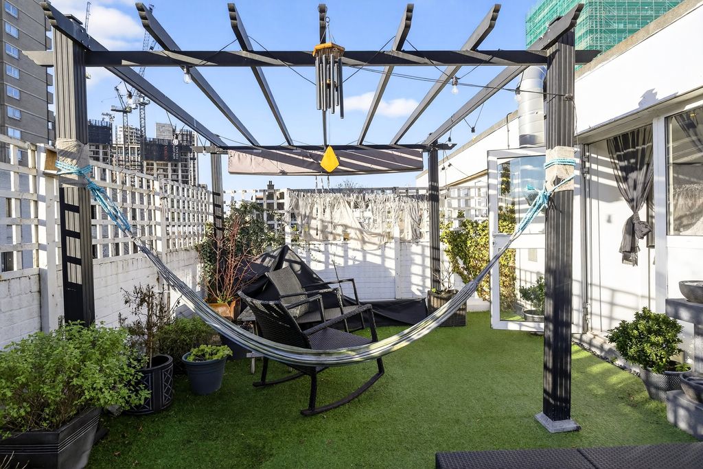 Property photo 2 of 19