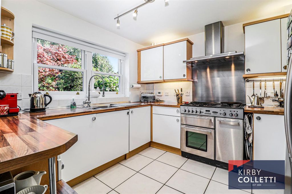 Property photo 3 of 32