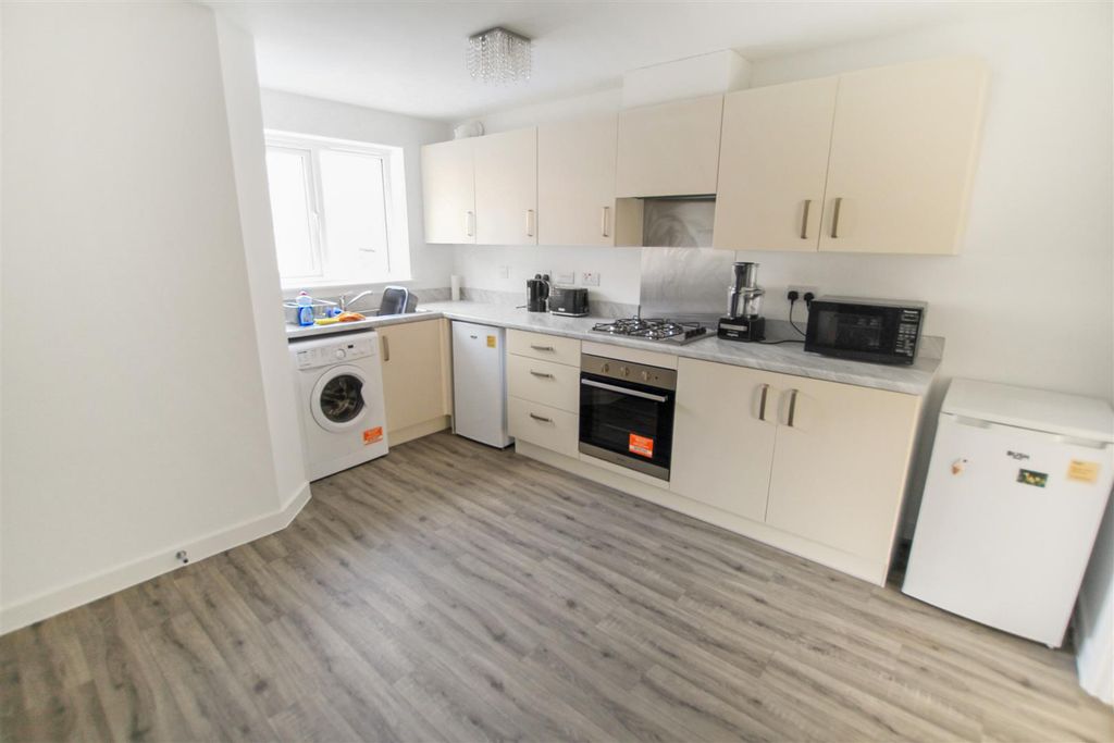 Property photo 1 of 10 Kitchen.Jpg