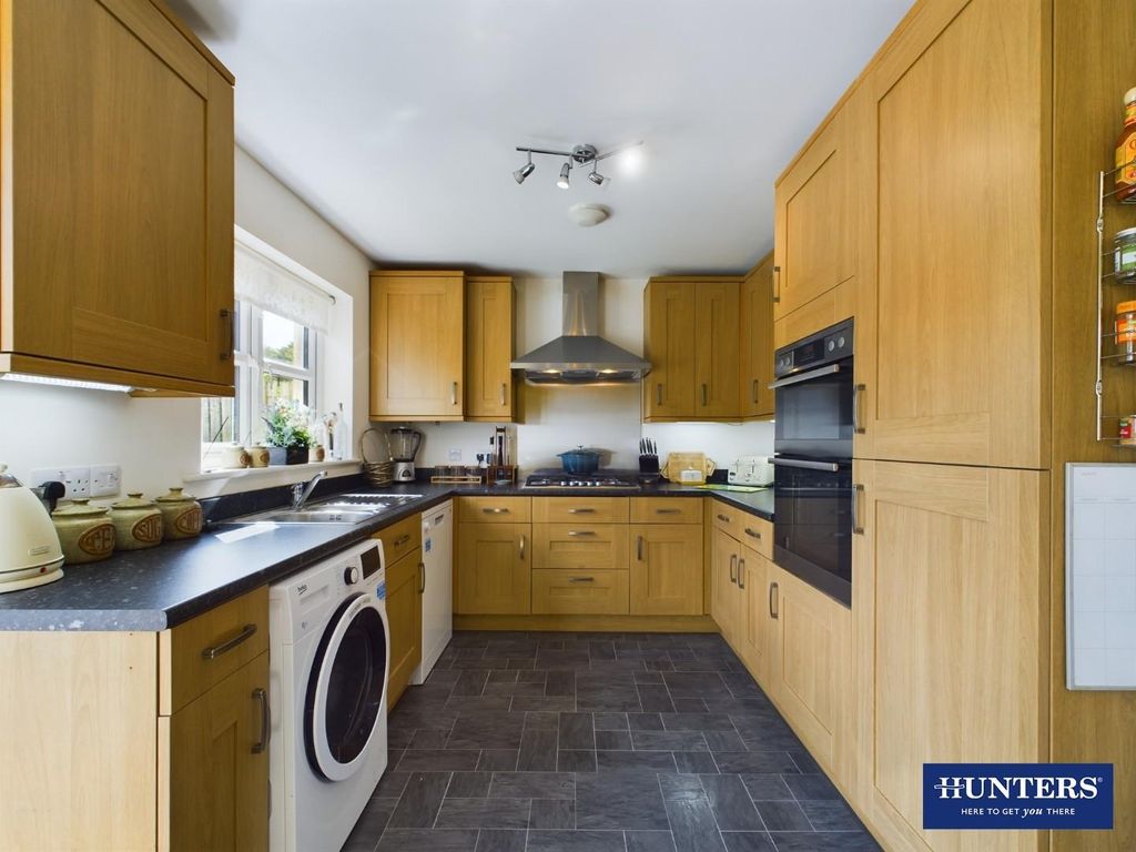 Property photo 2 of 20 Dining Kitchen