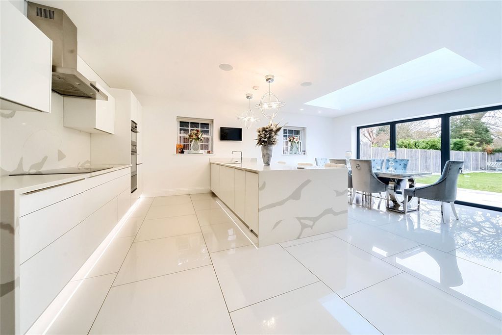 Property photo 3 of 34 Picture No. 05