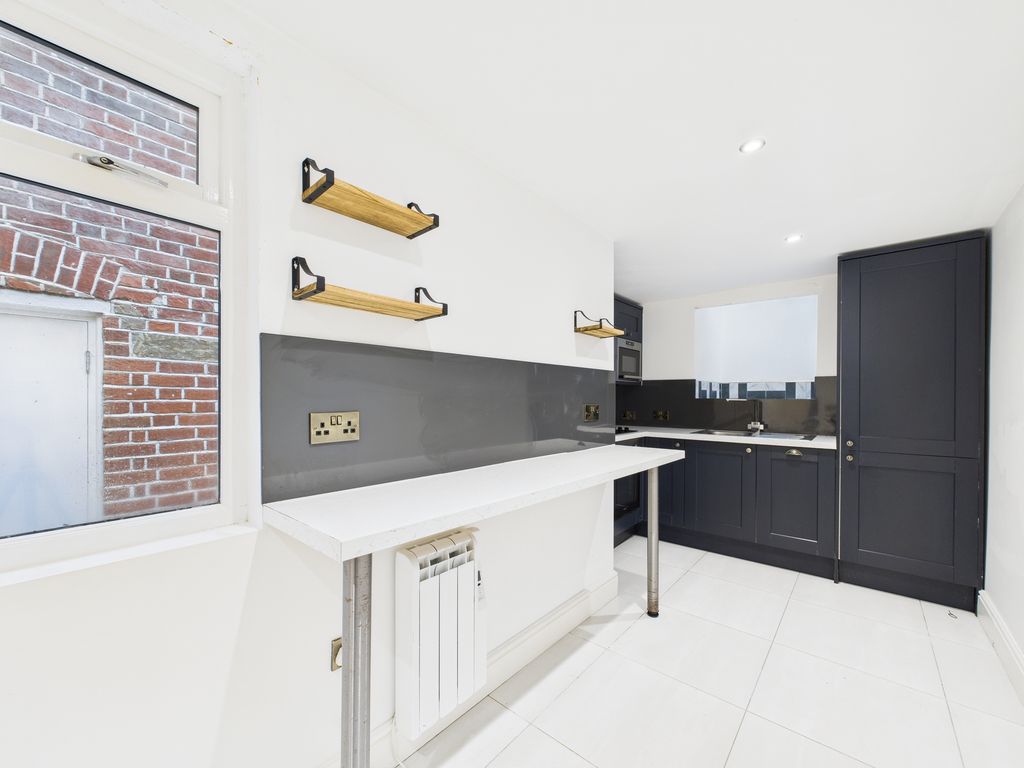 Property photo 2 of 9 Cam04693G0-Pr0071-Still008