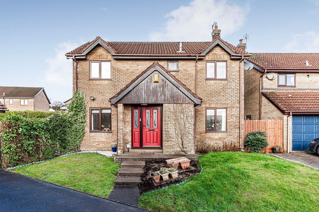 Property photo 2 of 37