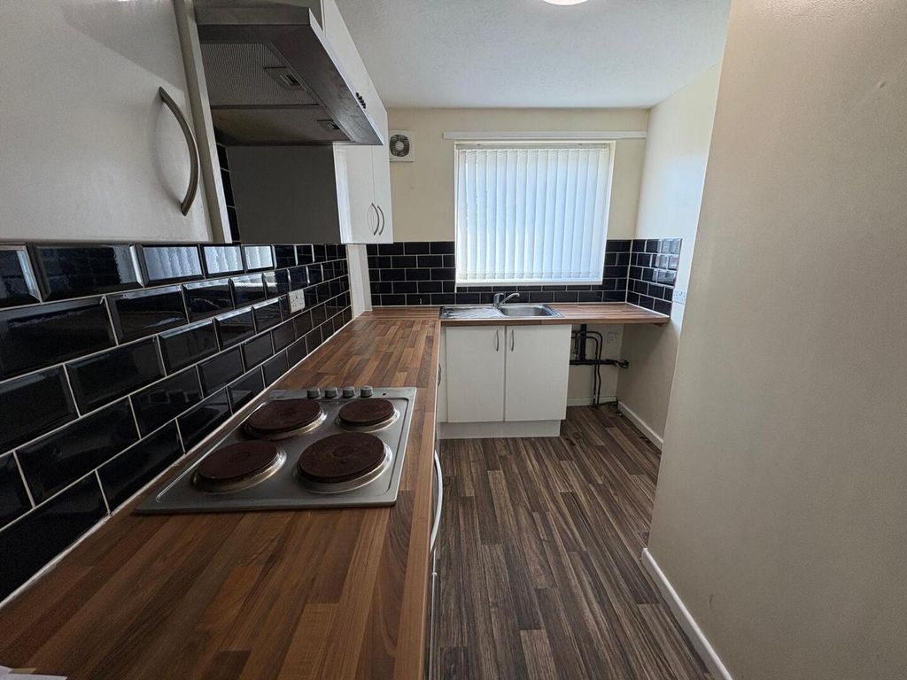 Property photo 2 of 6 Kitchen