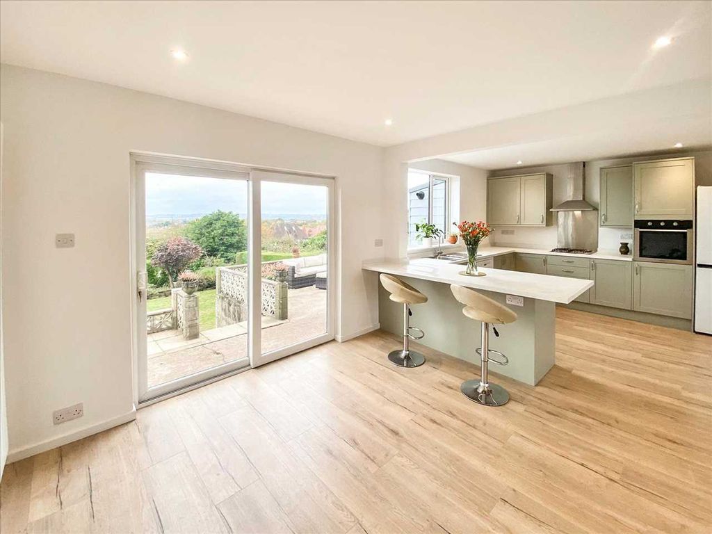 Property photo 2 of 29