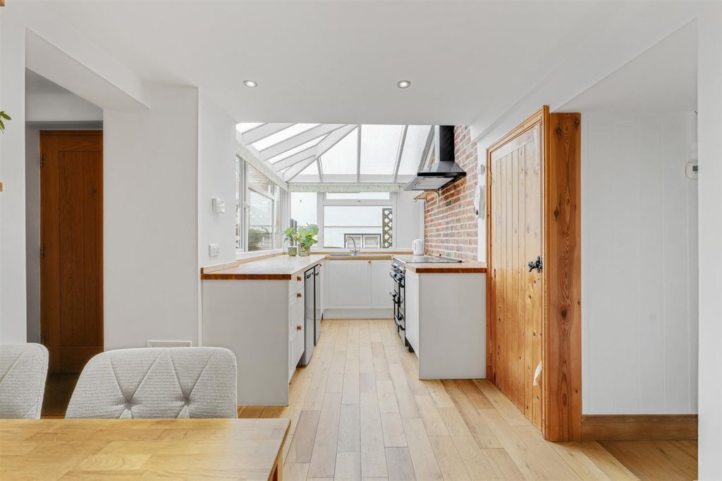 Property photo 3 of 22 A7400488.Jpg