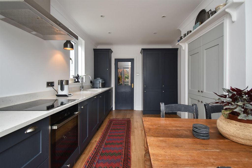 Property photo 3 of 21 Kitchen/Breakfast Room