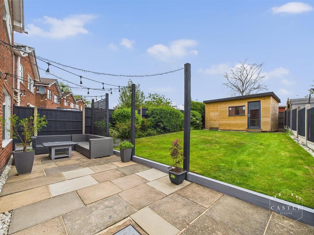 Property photo 2 of 16 Outside