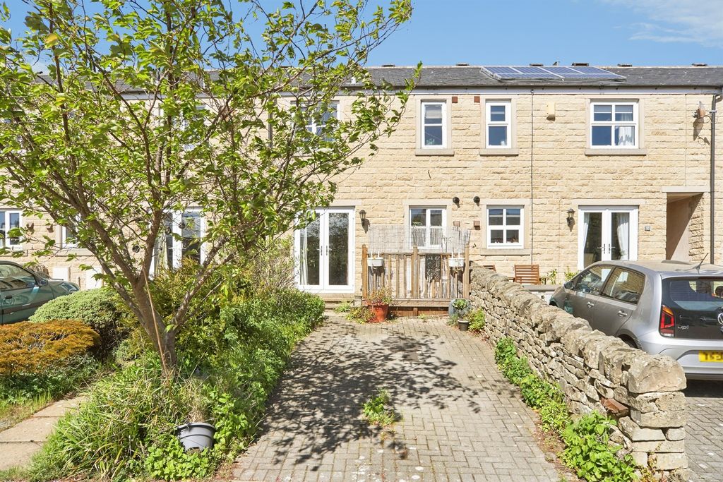 Property photo 1 of 11 Outside