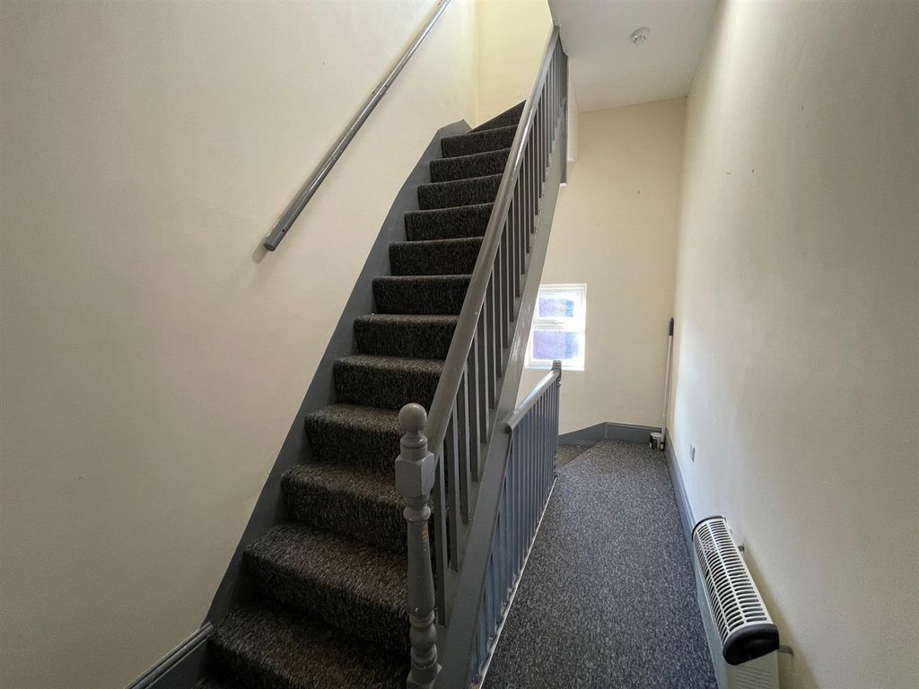Property photo 3 of 12 1st Floor Landing.Jpg