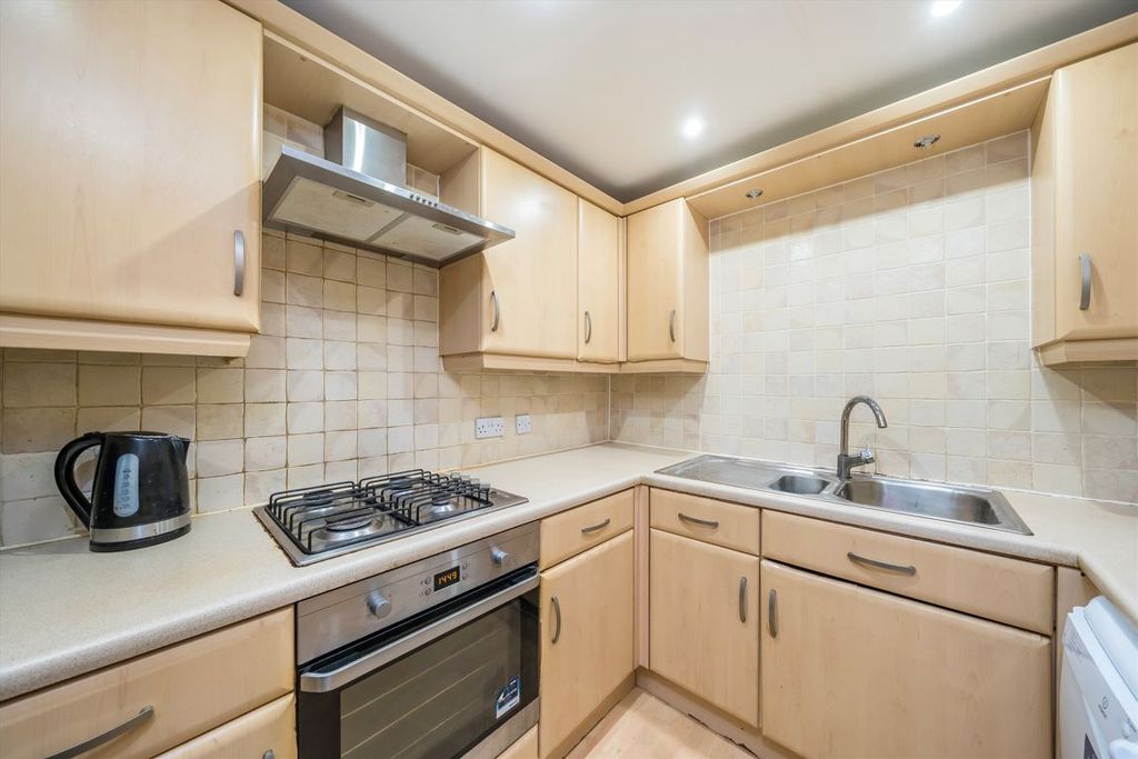 Property photo 3 of 6