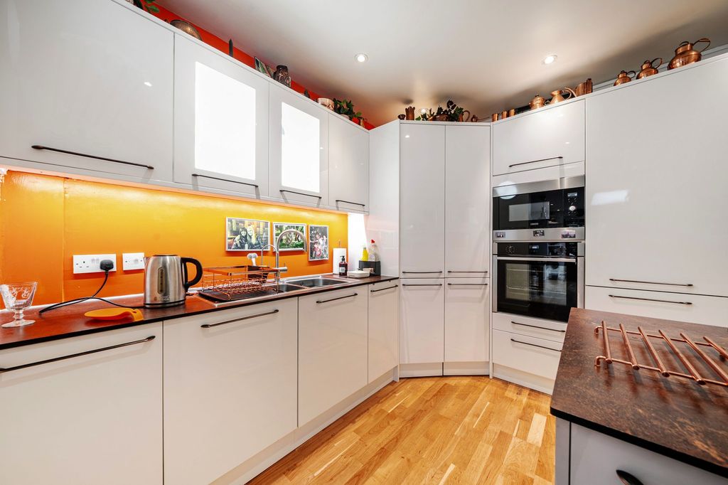 Property photo 3 of 22