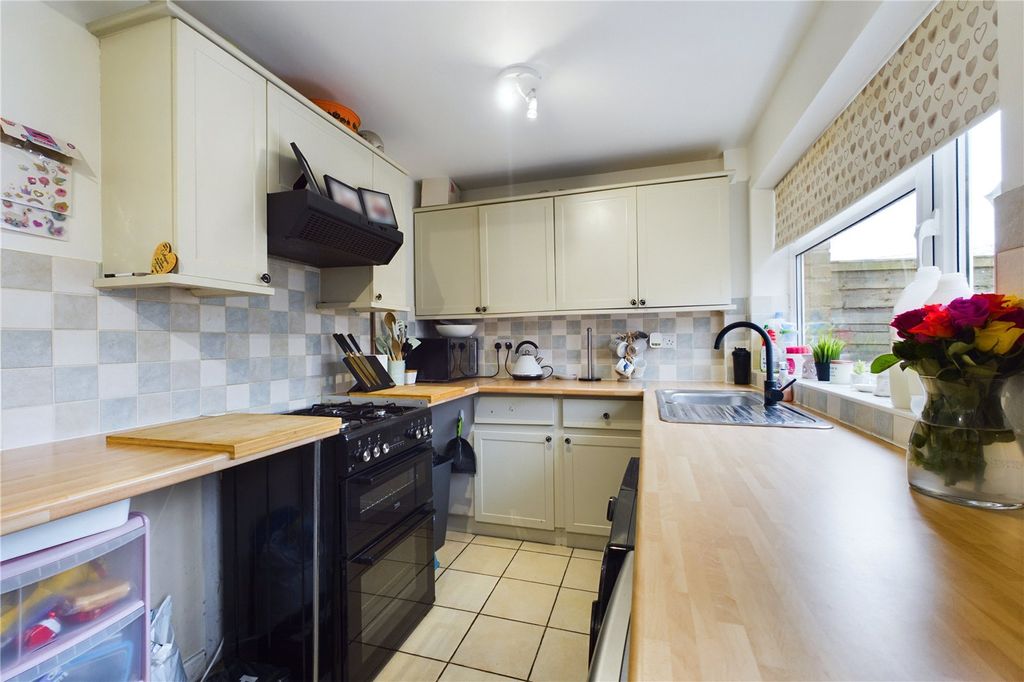 Property photo 3 of 15 Kitchen