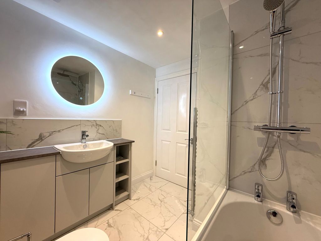 Property photo 2 of 11 4