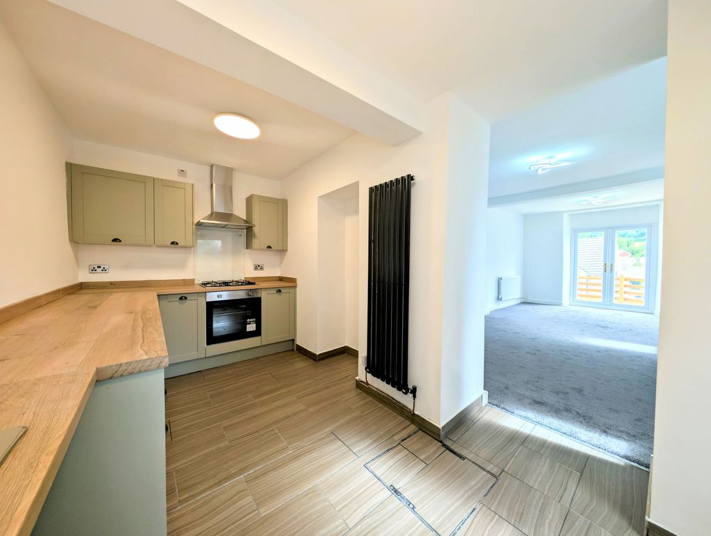 Property photo 2 of 28