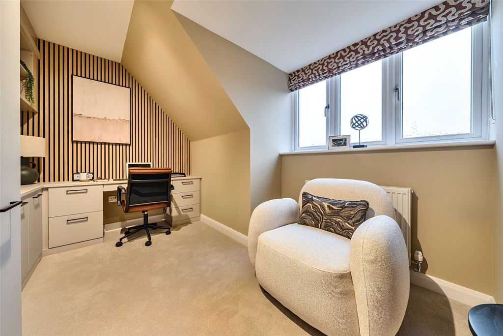 Property photo 2 of 11 Show Home