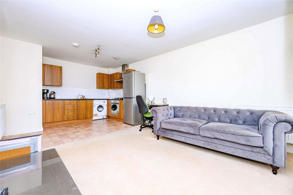 Property photo 3 of 11 Lounge
