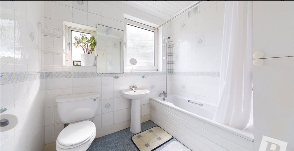 Property photo 3 of 3