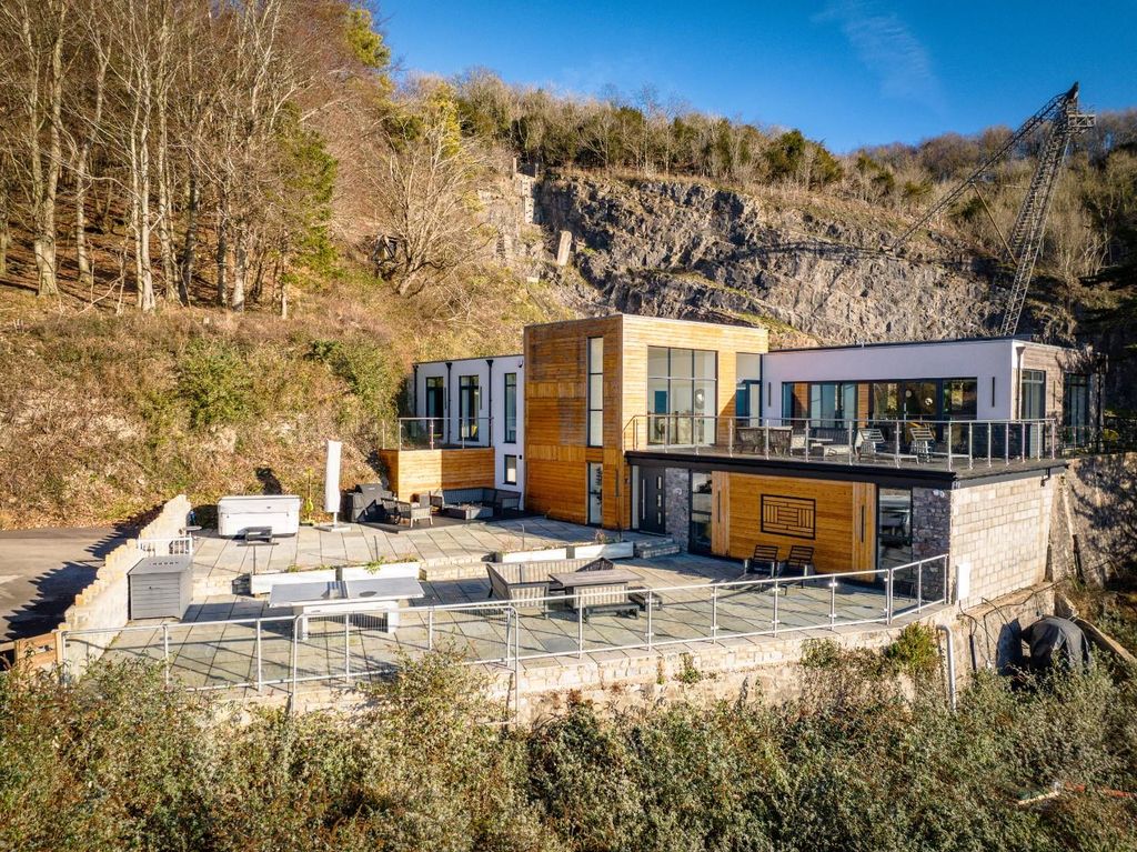 Property photo 1 of 43