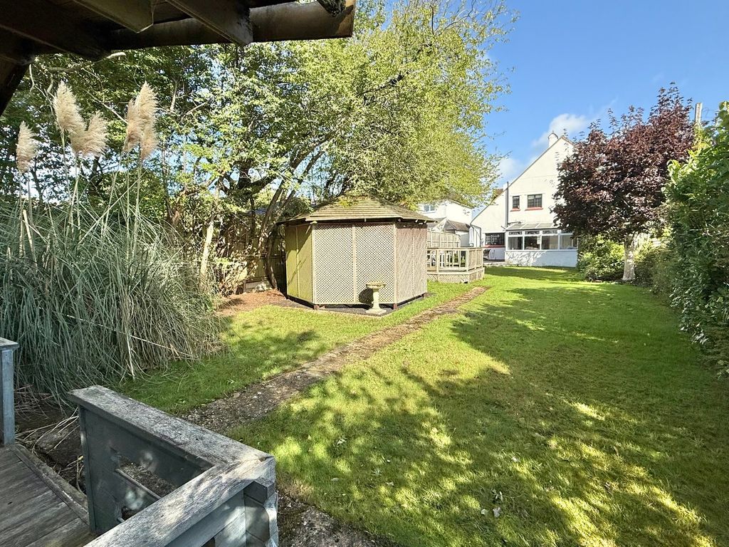 Property photo 2 of 34