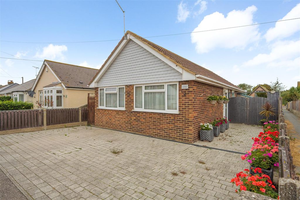 Property photo 1 of 17 Park Avenue, Birchington