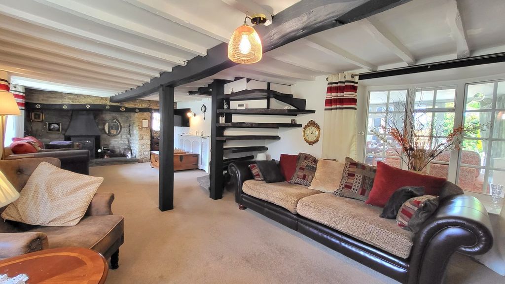 Property photo 2 of 31